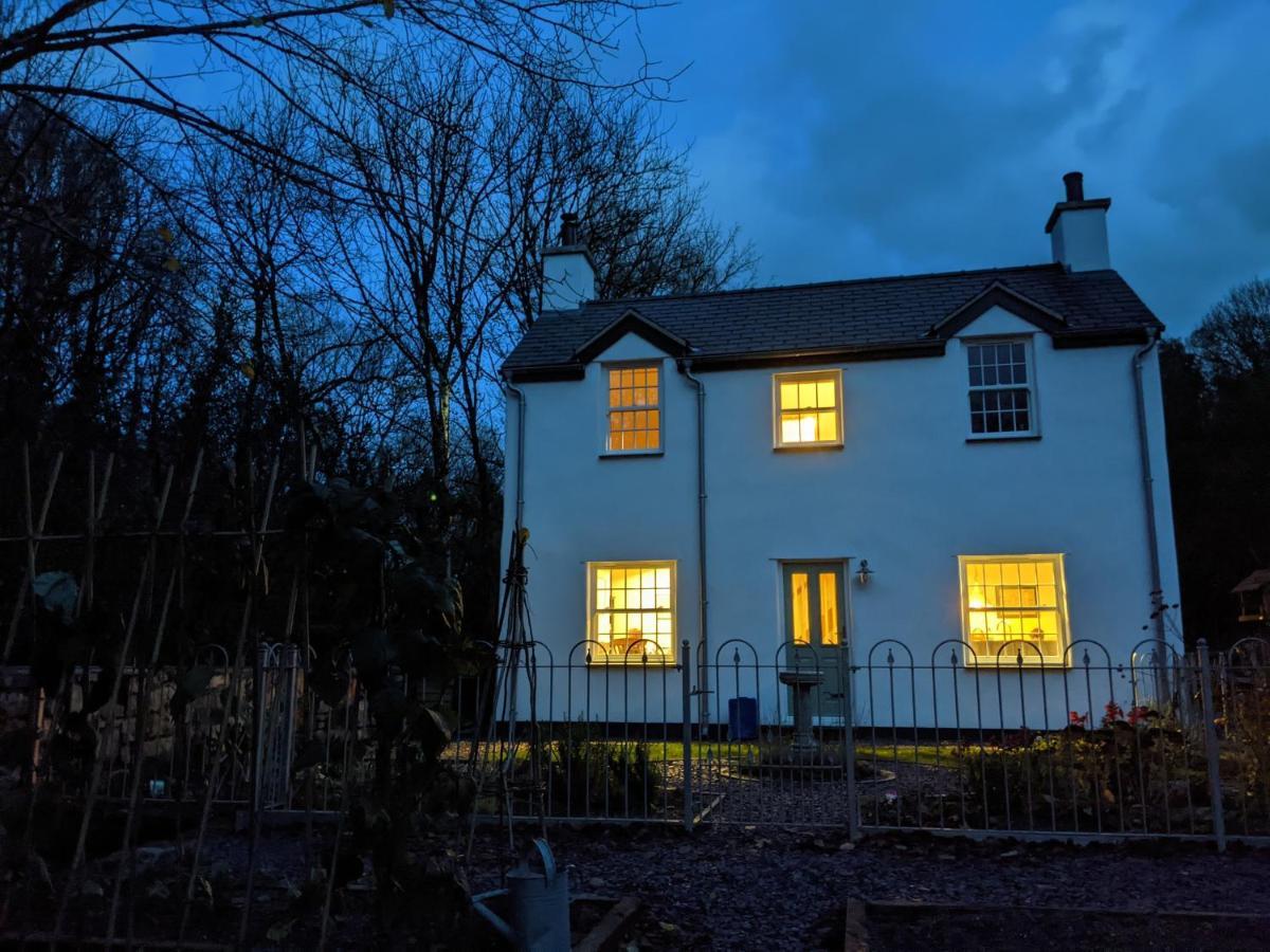 Riverside Cottage Walking Distance Into Caernarfon Exterior photo